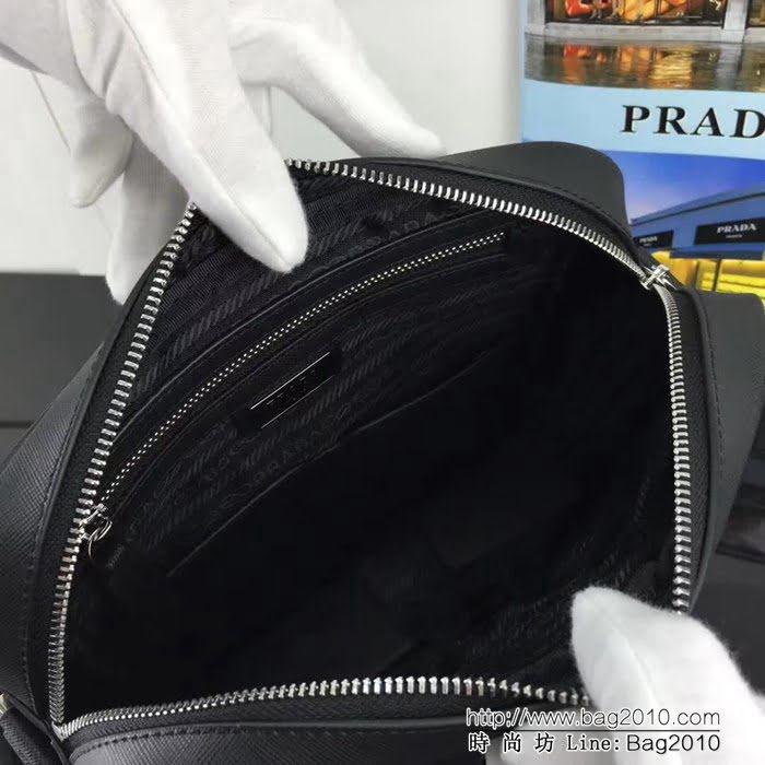 普拉達PRADA原單 PRADA最新款2VH014克色 男士單肩斜挎包 官網同步 PHY1636